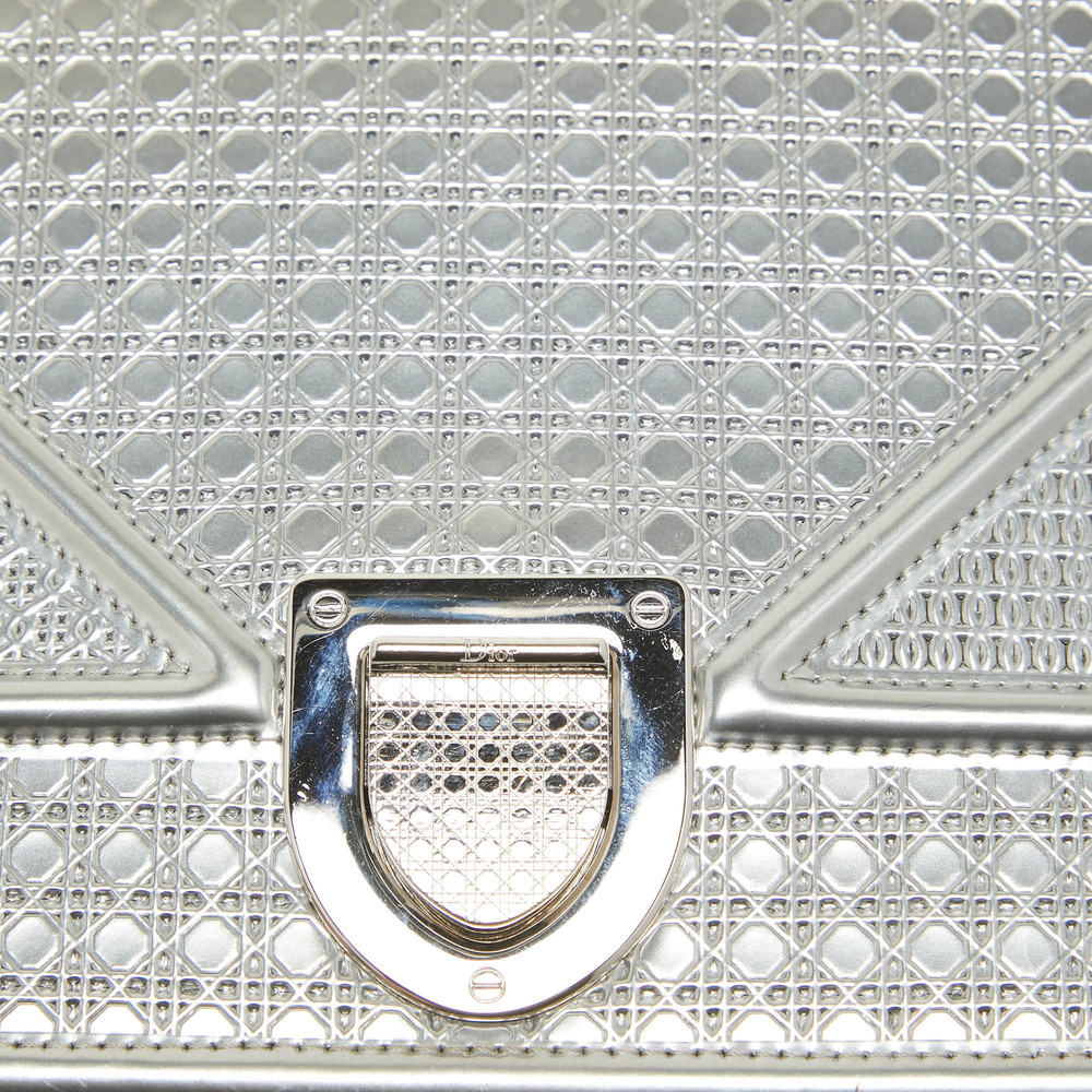 DIOR Silver Microcannage Patent Leather Medium ama Flap Shoulder Bag - Picture 5 of 8